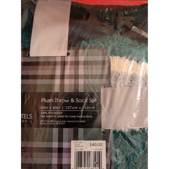 Great Hotels PlushThrow & Sock Set Throw 50" x 60" Green - Picture 5 of 5